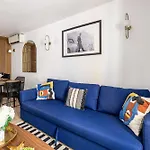 Le Contemporain Adorable Avec Petite Terrasse, Emplacement Ideal Dans Le Centre
