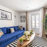 Le Contemporain Adorable Avec Petite Terrasse, Emplacement Ideal Dans Le Centre
