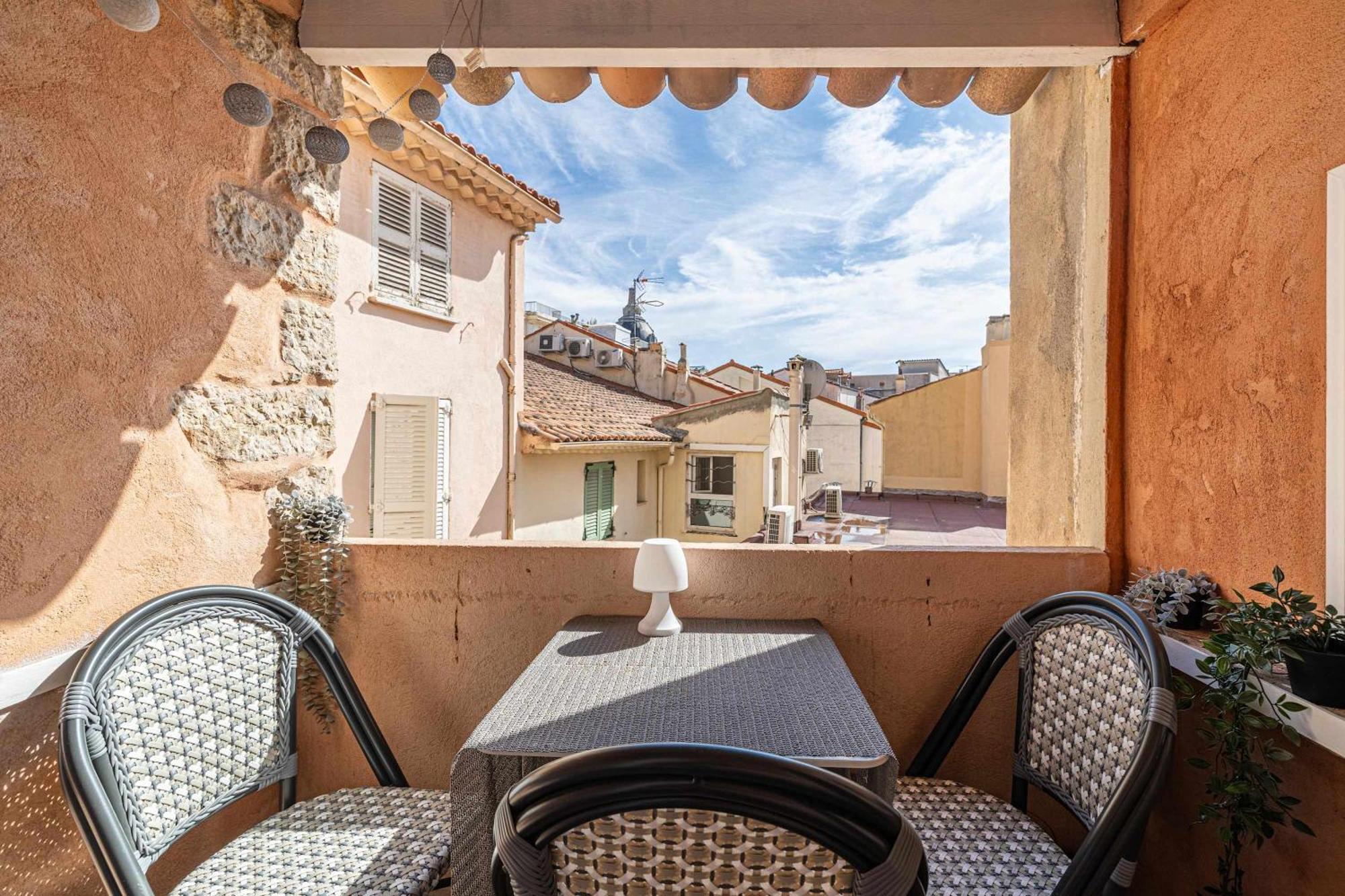 Appartement Le Contemporain Adorable Avec Petite Terrasse, Emplacement Ideal Dans Le Centre *