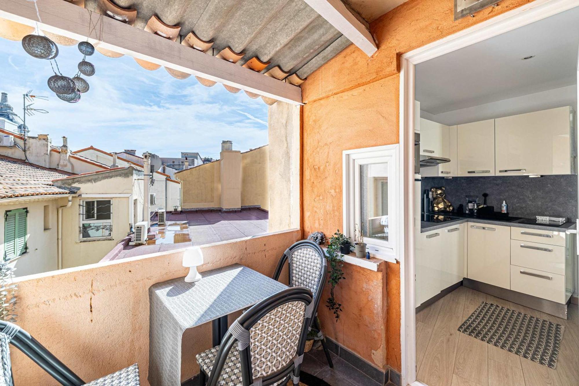 Le Contemporain Adorable Avec Petite Terrasse, Emplacement Ideal Dans Le Centre Appartement *