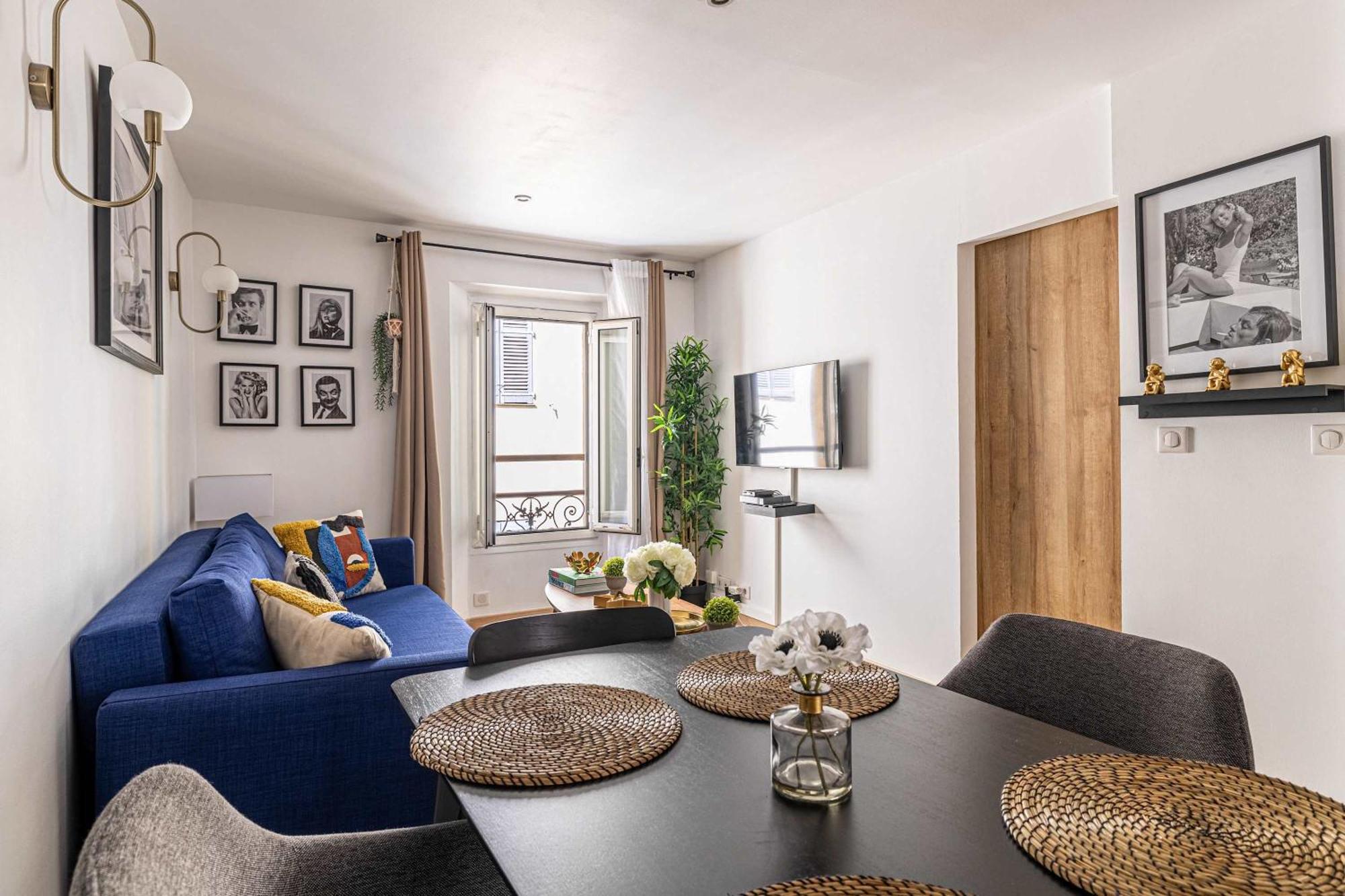 Le Contemporain Adorable Avec Petite Terrasse, Emplacement Ideal Dans Le Centre *