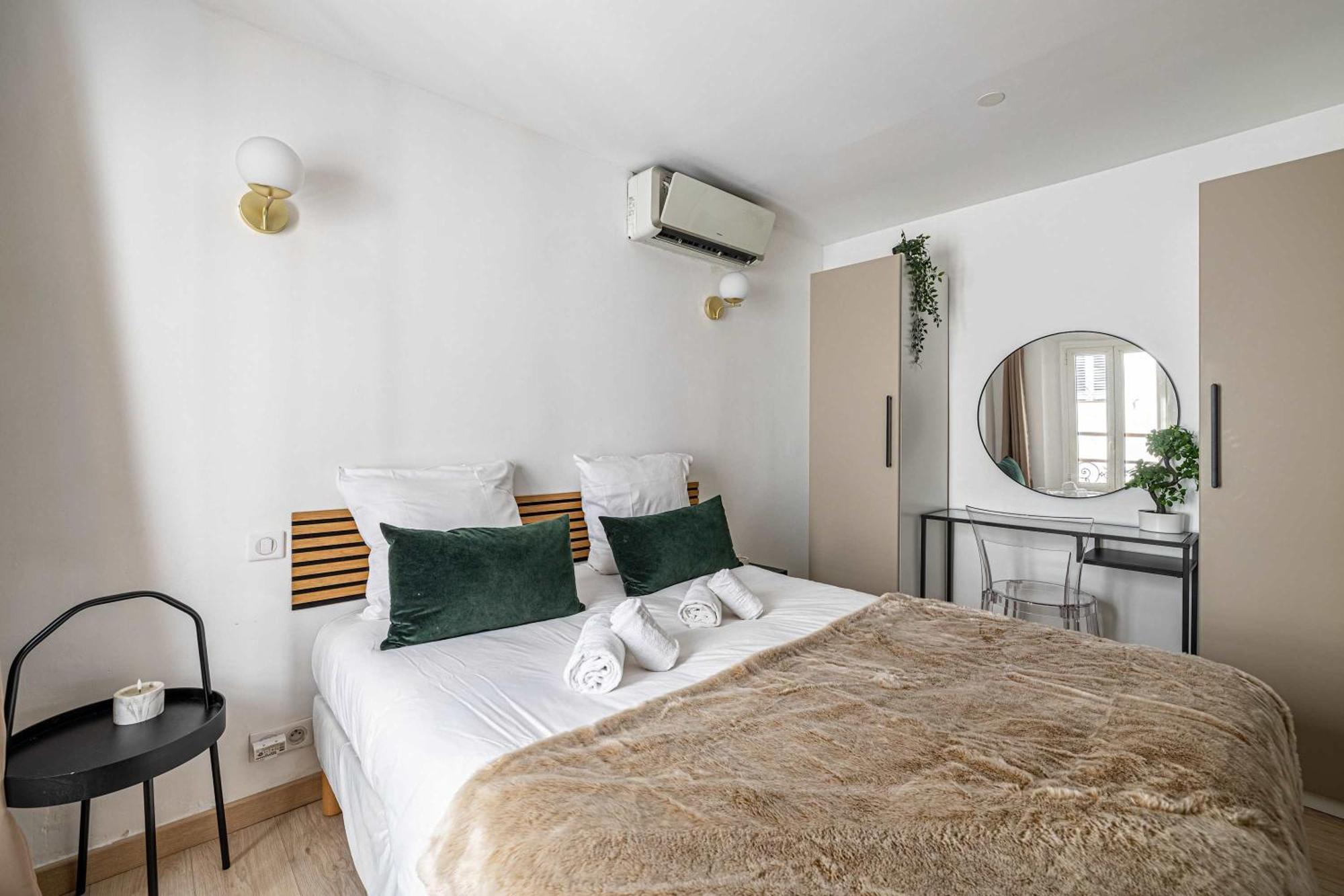 Le Contemporain Adorable Avec Petite Terrasse, Emplacement Ideal Dans Le Centre Appartement
