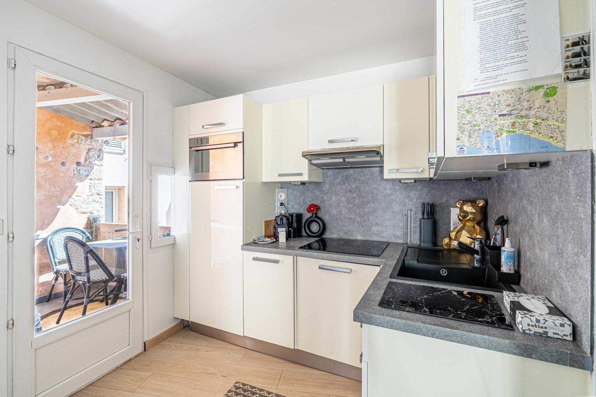 Appartement Le Contemporain Adorable Avec Petite Terrasse, Emplacement Ideal Dans Le Centre Cannes