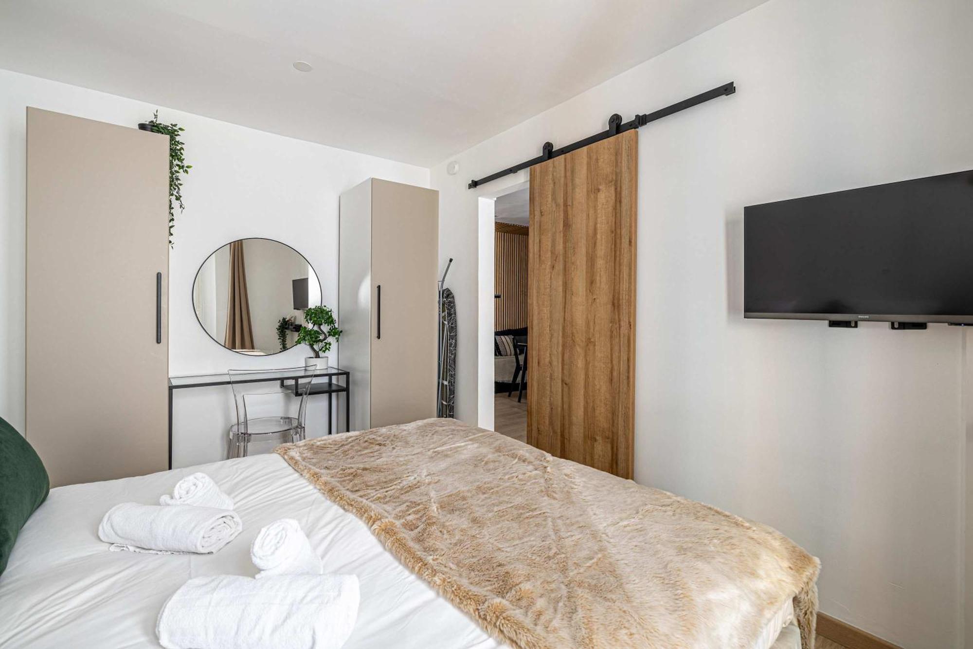 Le Contemporain Adorable Avec Petite Terrasse, Emplacement Ideal Dans Le Centre Appartement *